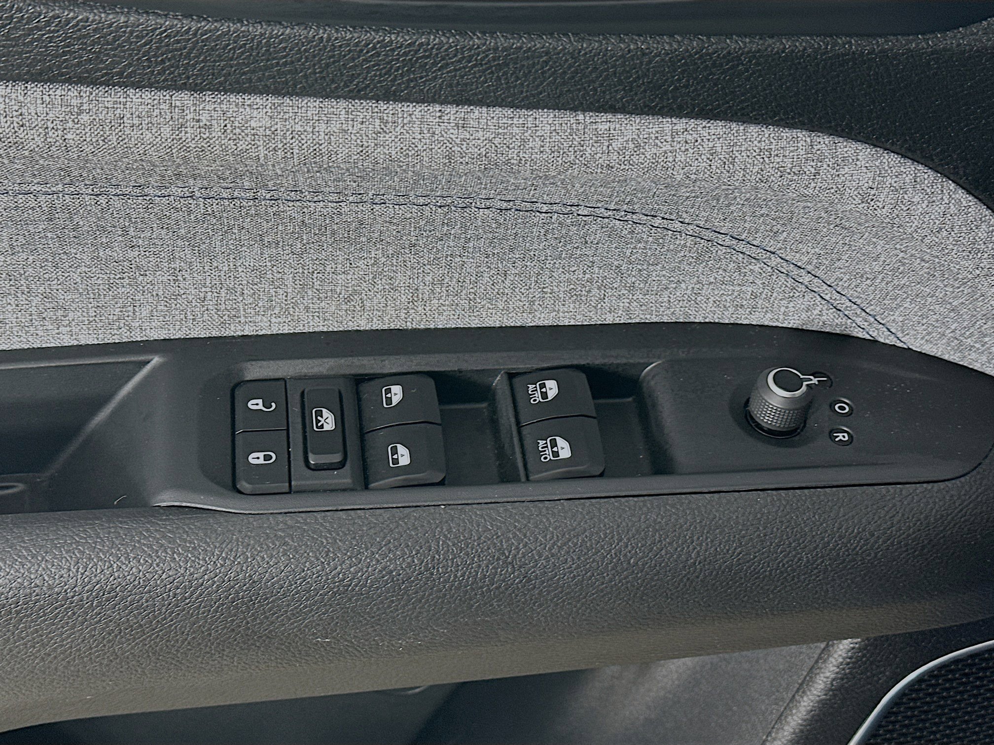 Certified 2025 Jeep Compass Sport image 22