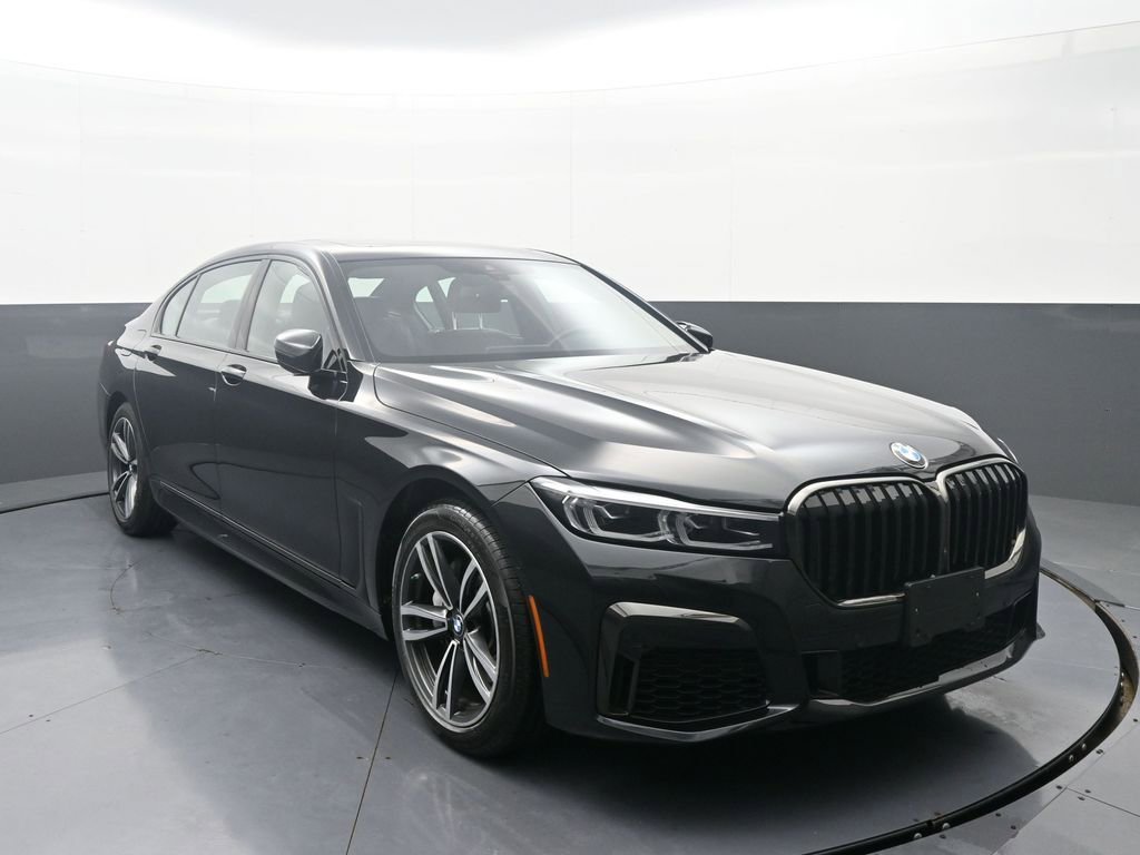 Used 2022 BMW 740i xDrive w/ M Sport Package image 3