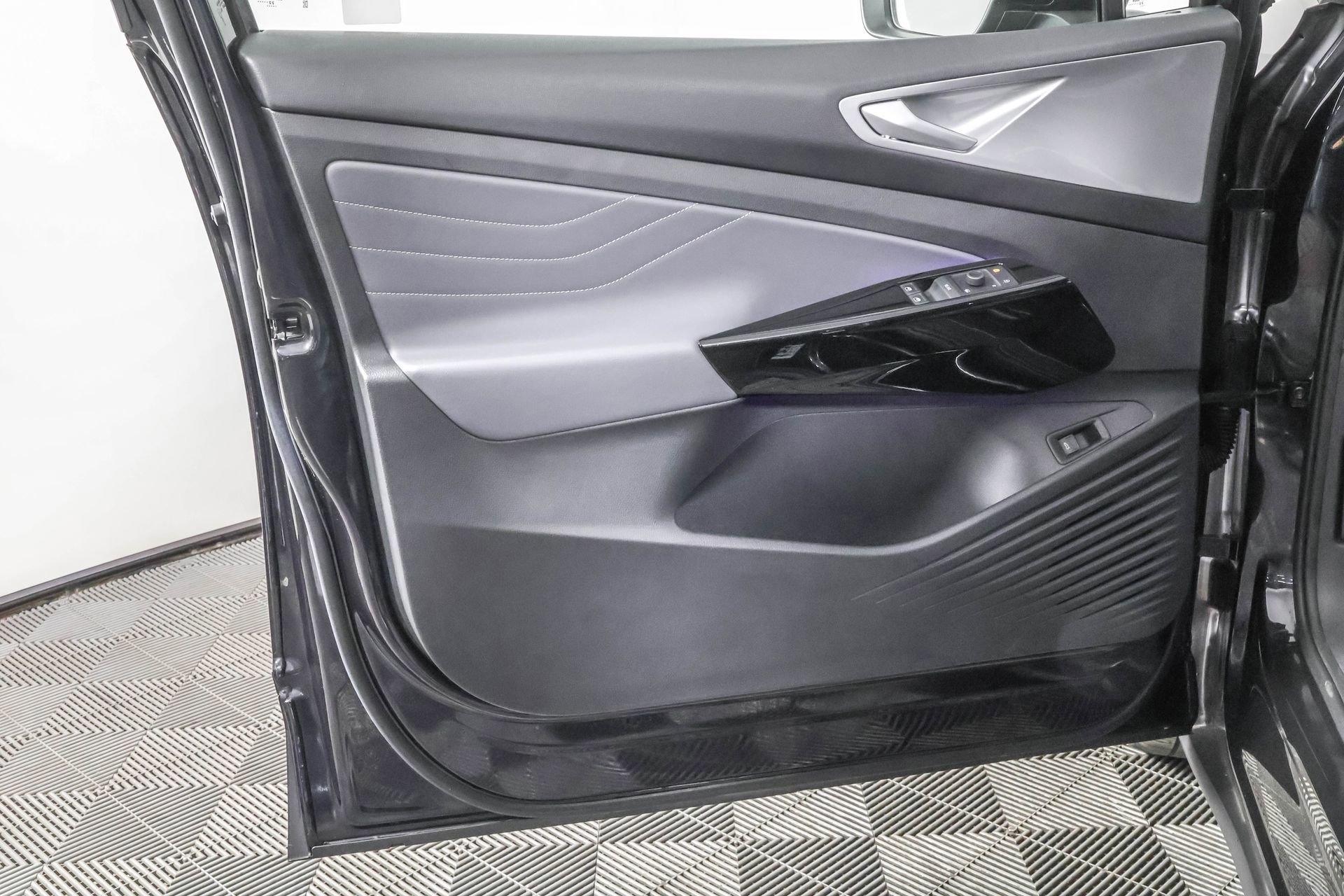 Used 2023 Volkswagen ID.4 Pro S image 34