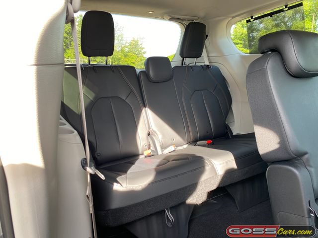 Used 2019 Chrysler Pacifica Touring-L FWD image 8