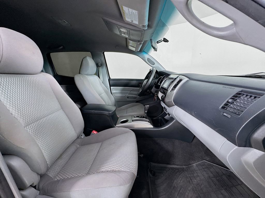 Used 2014 Toyota Tacoma PreRunner w/ SR5 Package image 33