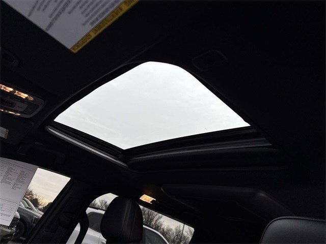 Used 2025 Toyota Sienna Limited image 16