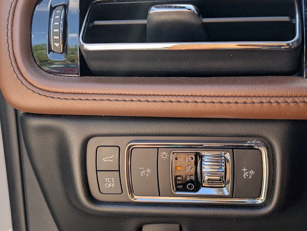 Used 2022 Lincoln Nautilus Reserve image 27