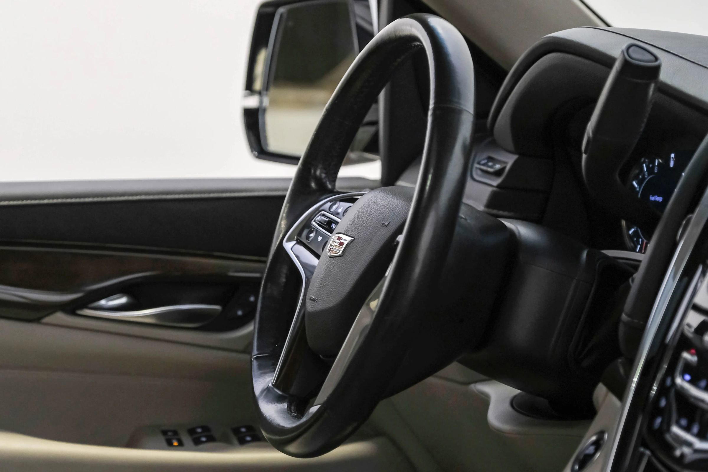 Used 2020 Cadillac Escalade Luxury RWD image 10