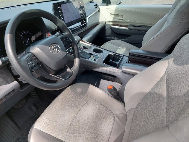 Certified 2023 Toyota Sienna LE FWD image 18