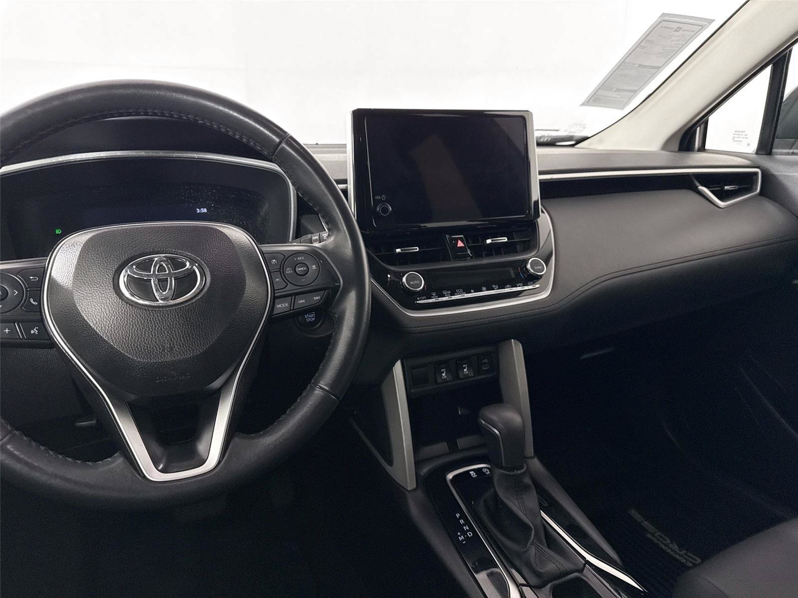Certified 2025 Toyota Corolla Cross XLE FWD image 31
