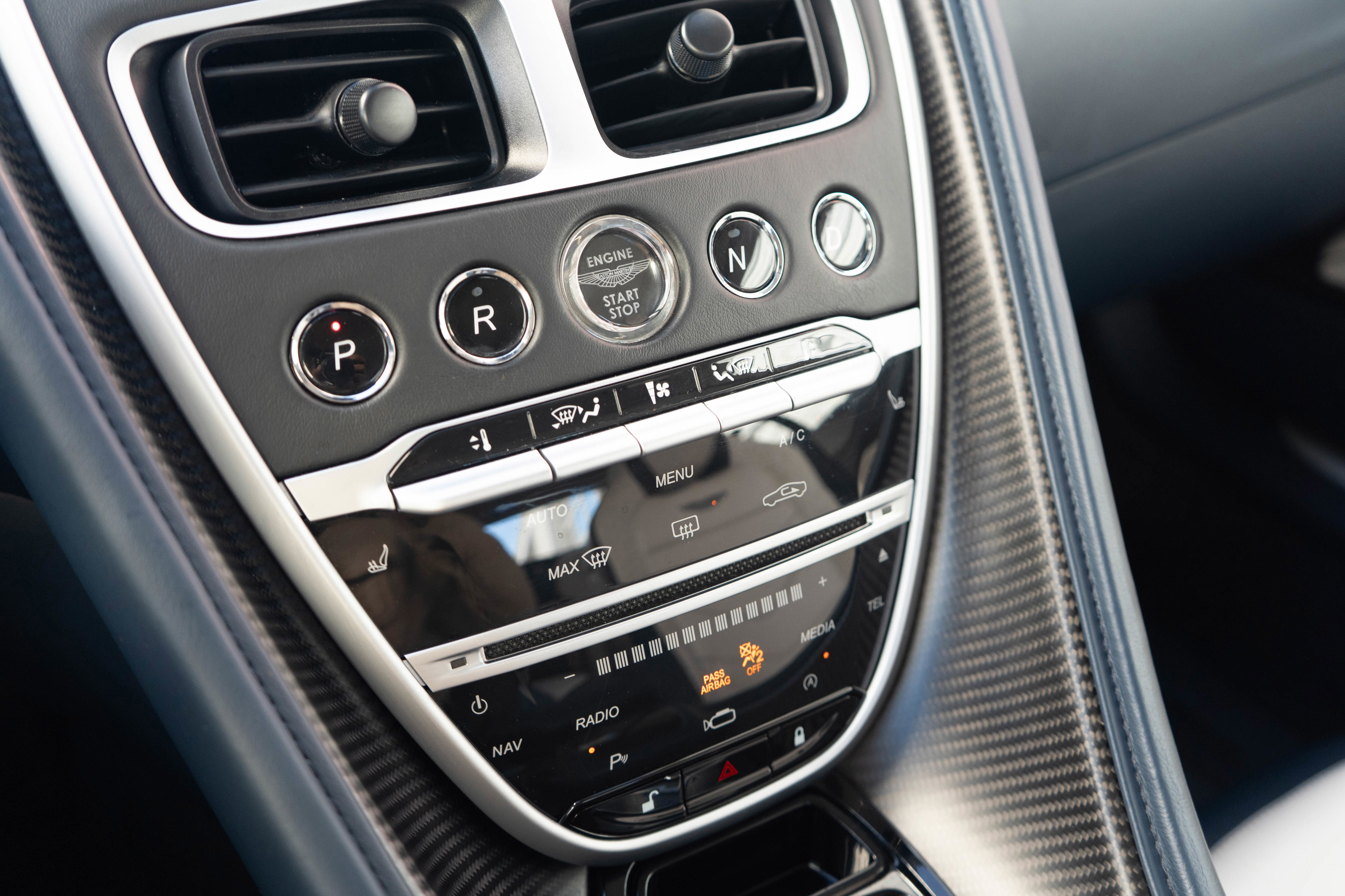 Used 2019 Aston Martin DBS Superleggera image 21