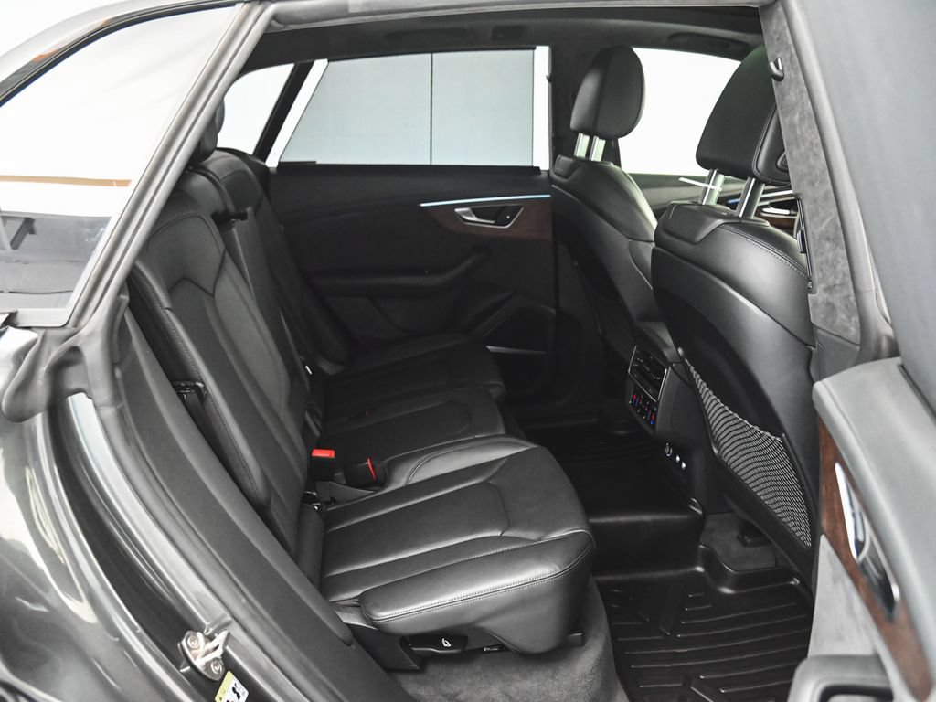 Used 2020 Audi Q8 Prestige AWD/4WD image 36