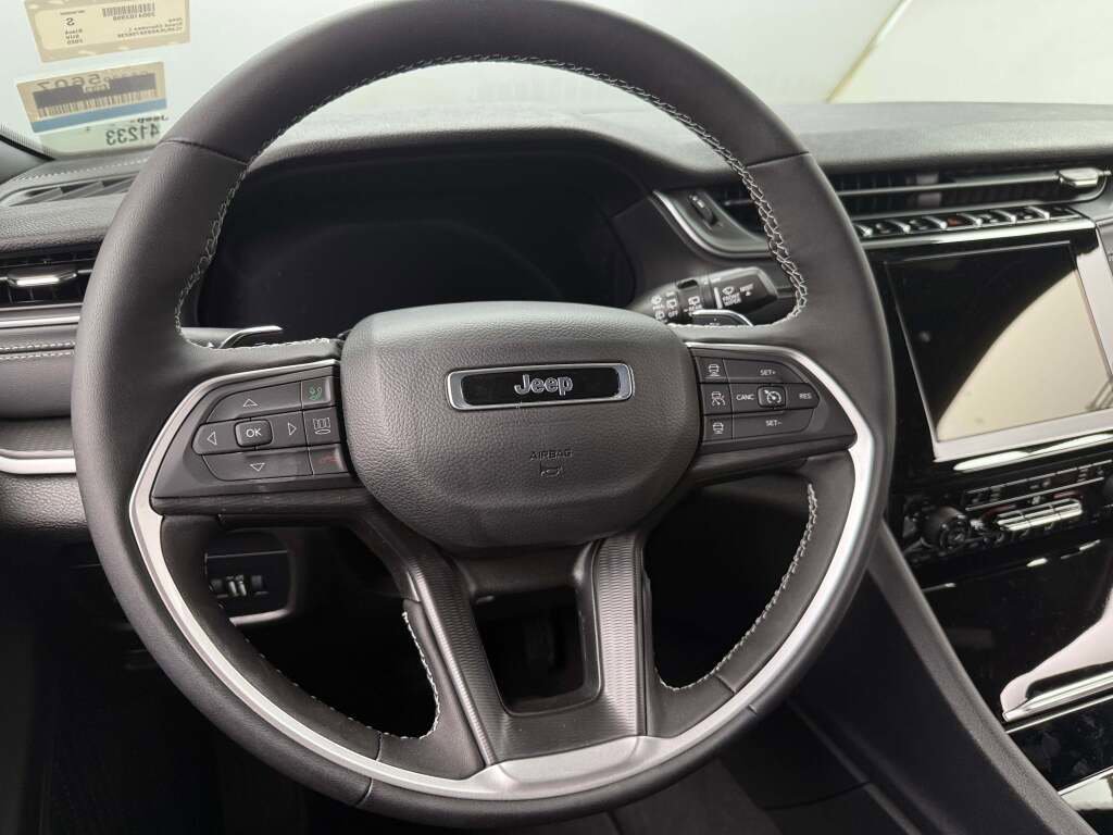 New 2025 Jeep Grand Cherokee L Altitude image 25