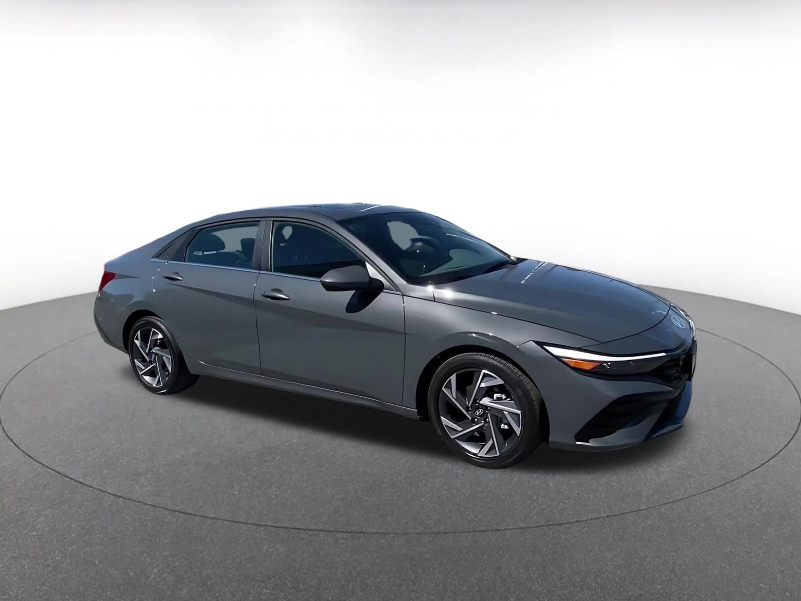 Used 2025 Hyundai Elantra SEL FWD video 2