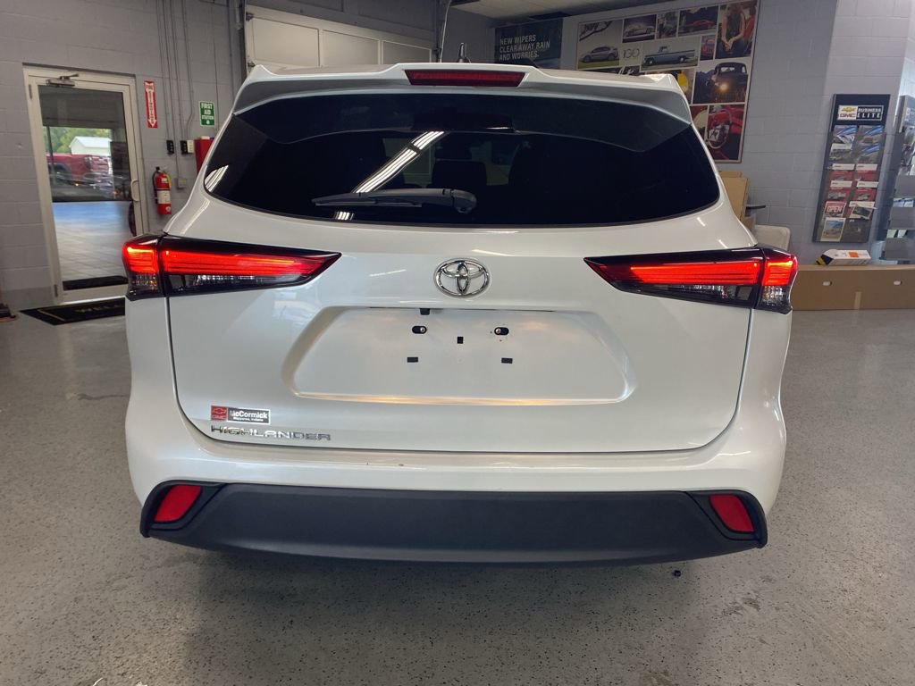 Used 2023 Toyota Highlander L image 6