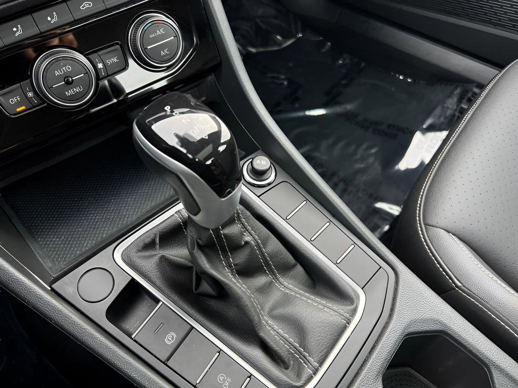 Used 2024 Volkswagen Jetta SE image 18