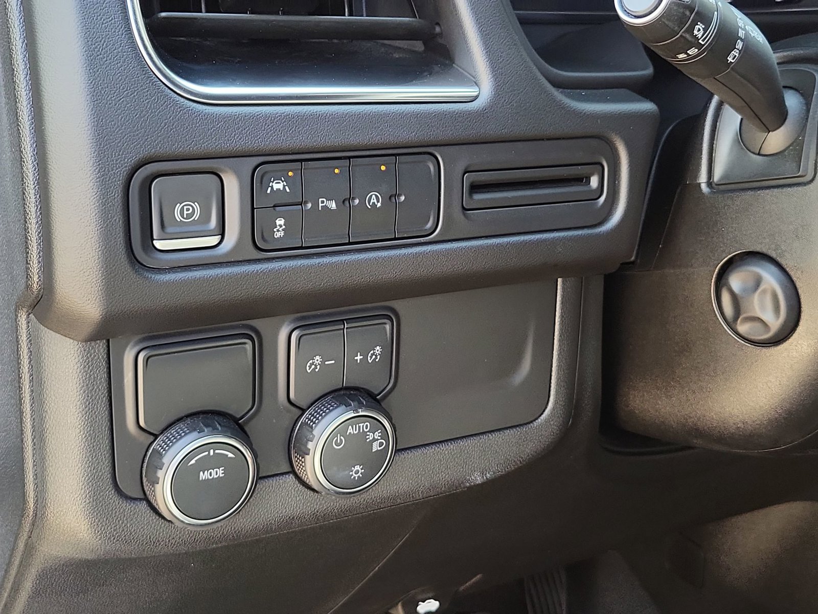 Used 2024 Chevrolet Tahoe Premier RWD image 17