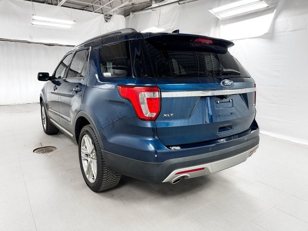 Used 2016 Ford Explorer XLT w/ Equipment Group 202A AWD/4WD image 4