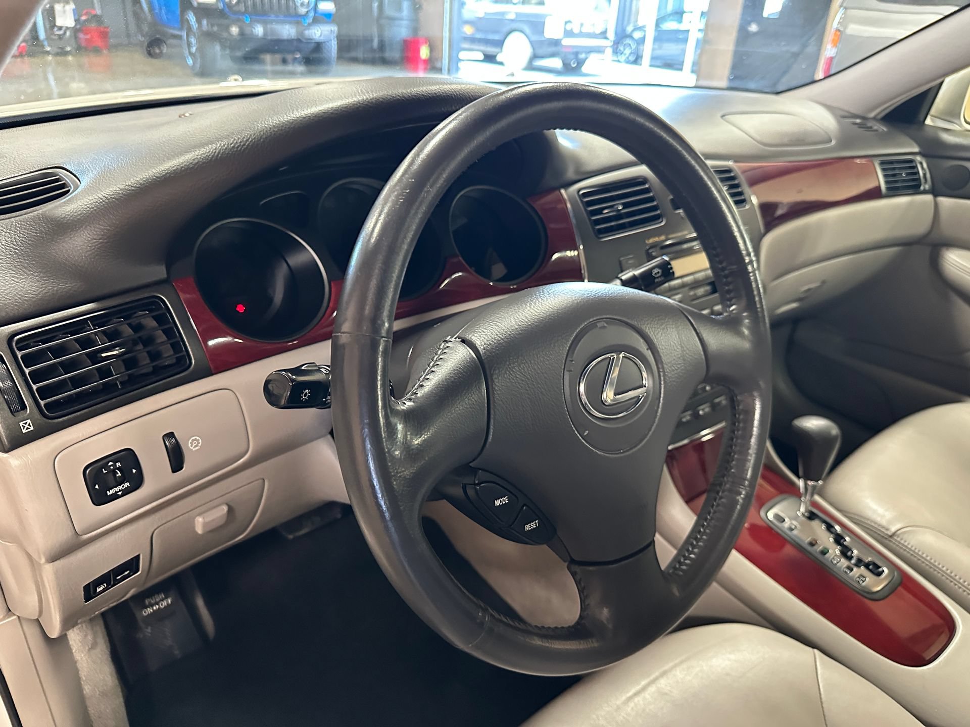 Used 2002 Lexus ES 330 FWD image 11