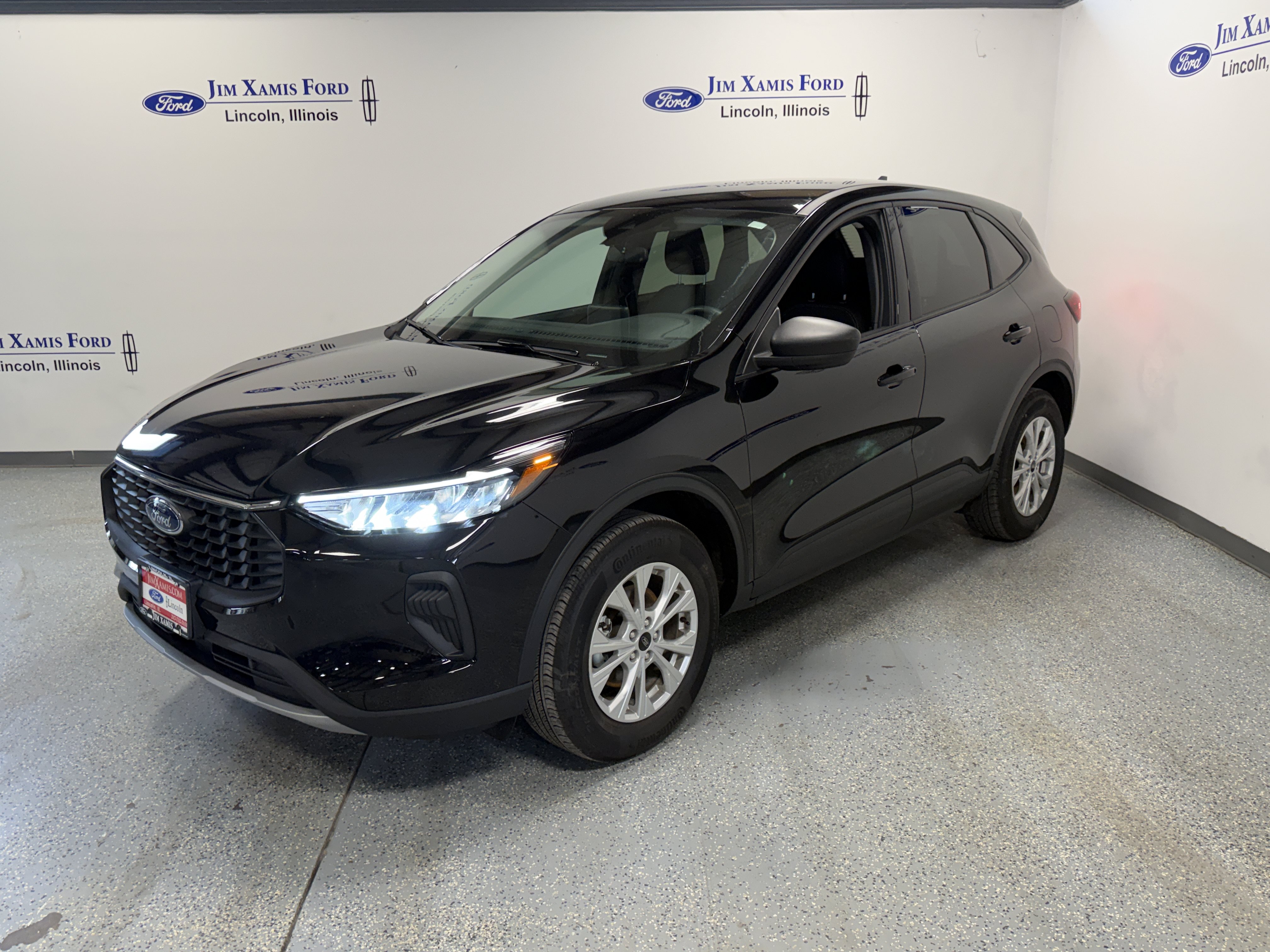 Used 2025 Ford Escape Active AWD/4WD image 3