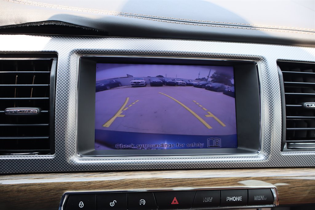 Used 2013 Jaguar XF R RWD image 33
