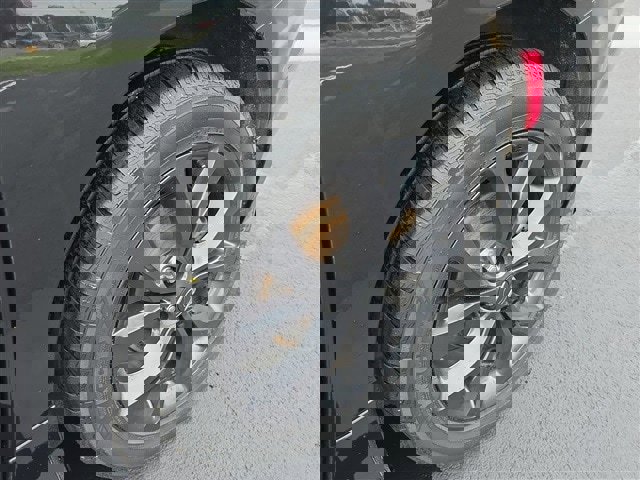 Used 2020 Chrysler Pacifica Touring-L Plus w/ S Appearance Package image 17