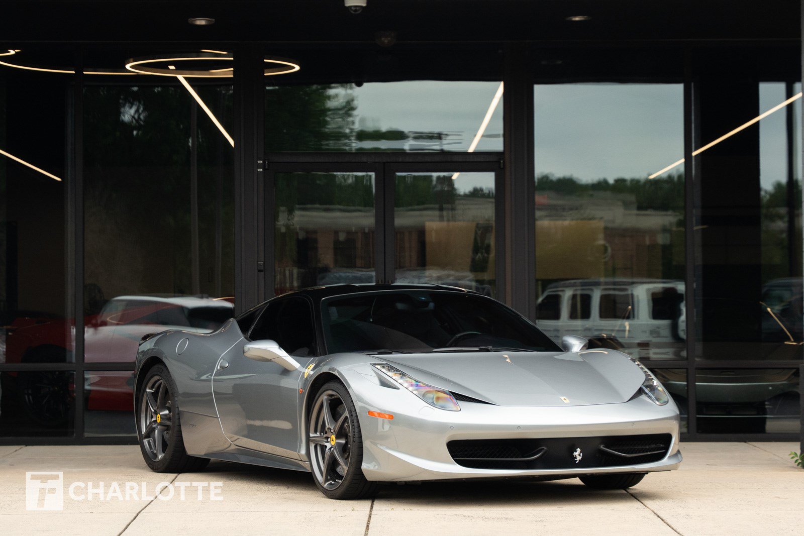 Used 2011 Ferrari 458 Italia Coupe RWD image 2