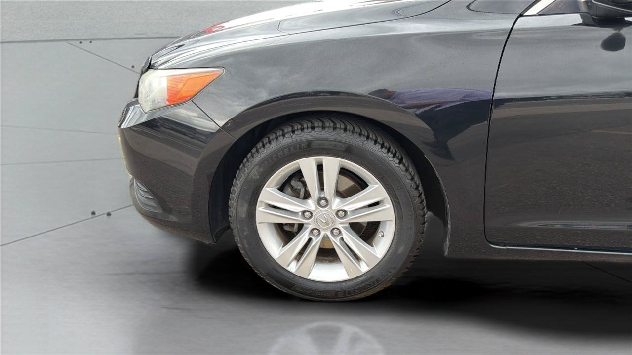 Used 2013 Acura ILX FWD image 30