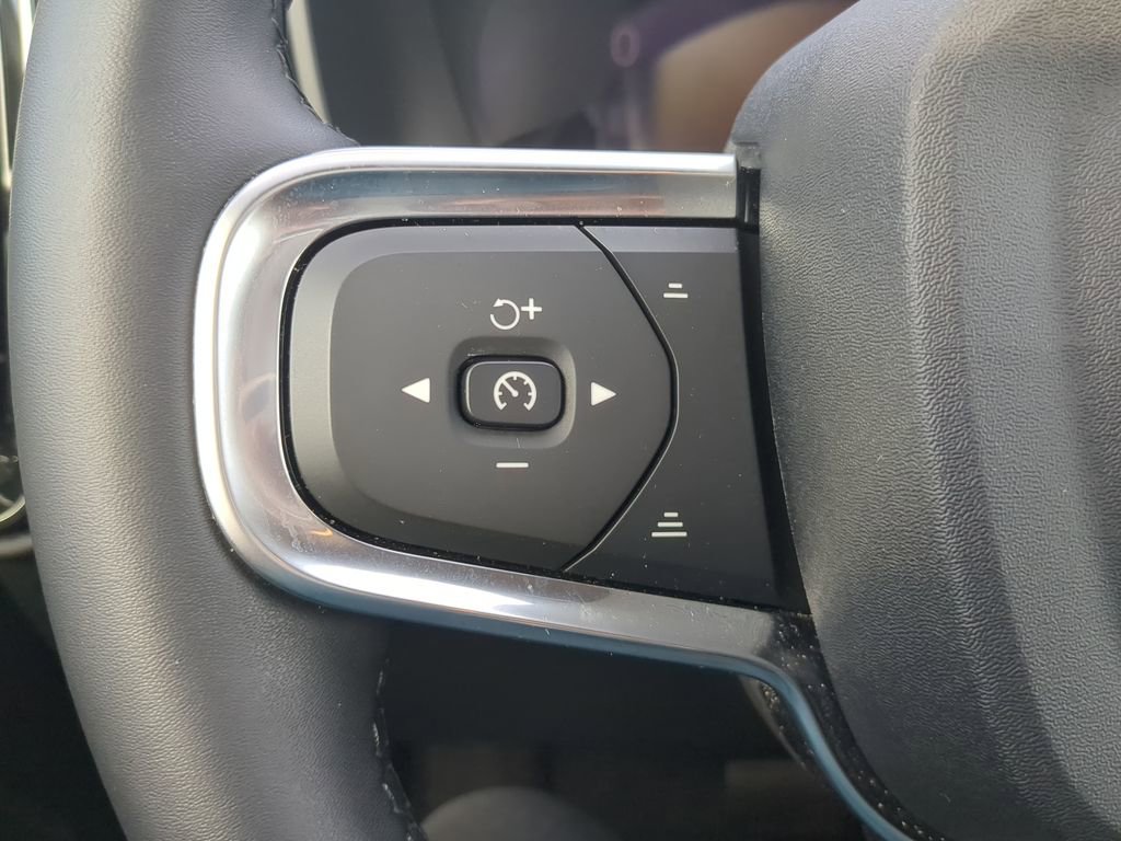 Used 2023 Volvo C40 Recharge Core image 34