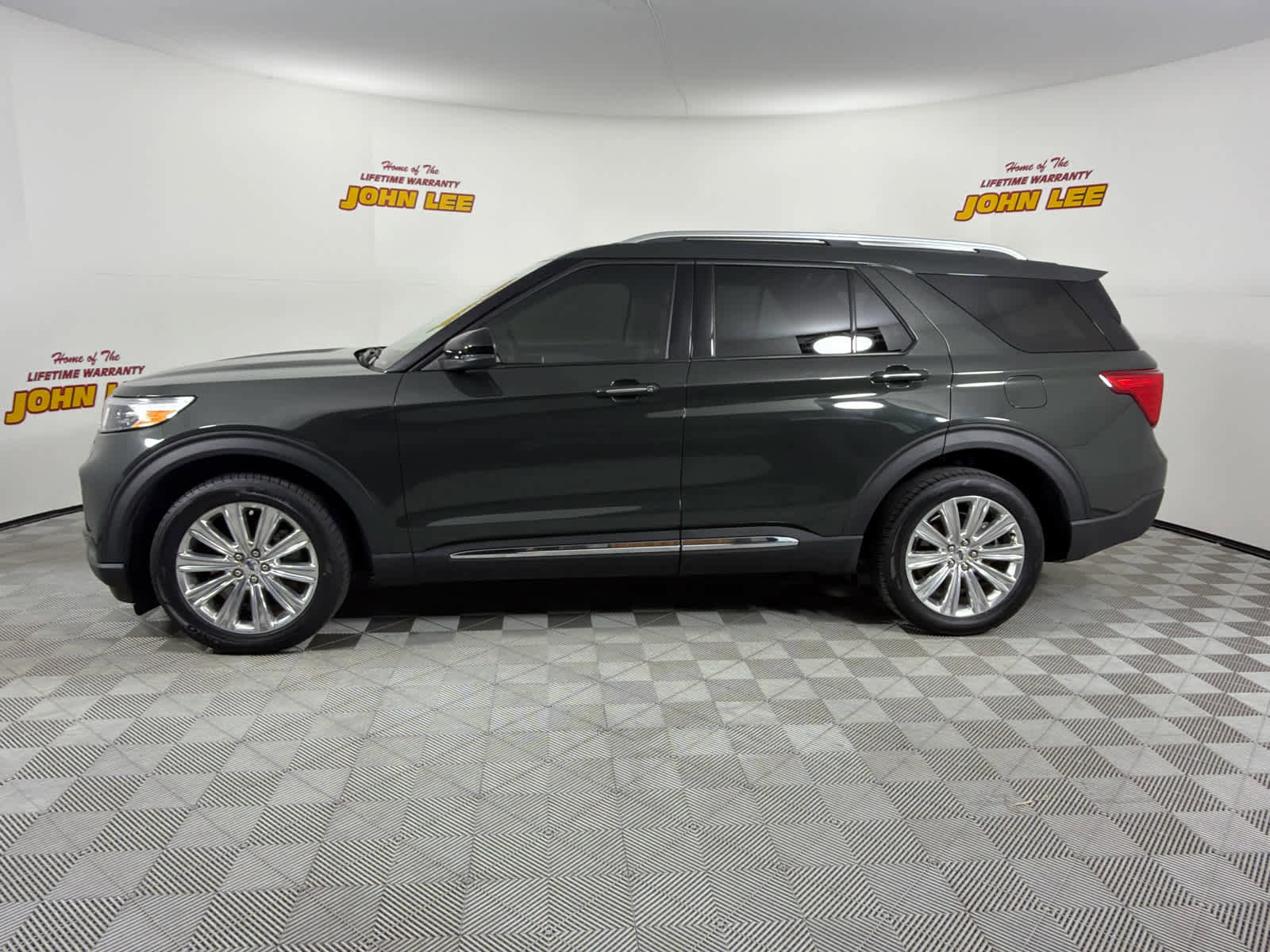 Used 2023 Ford Explorer Limited w/ Hybrid Equipment Group 310A RWD image 2