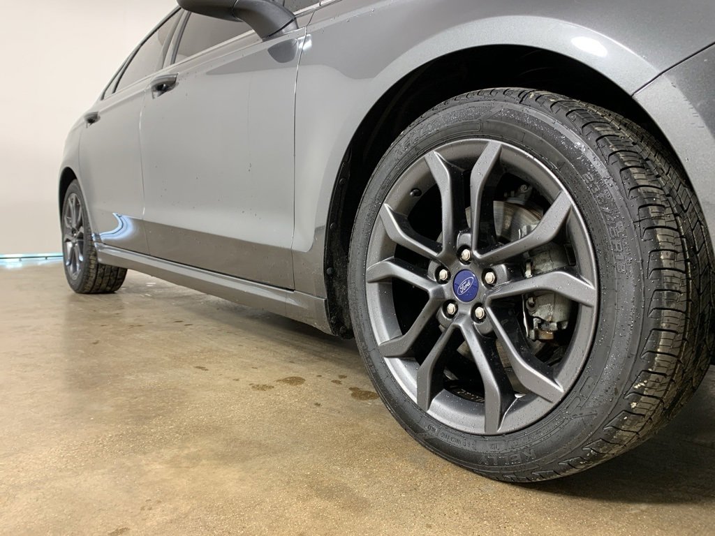 Used 2018 Ford Fusion SE w/ Equipment Group 201A image 6