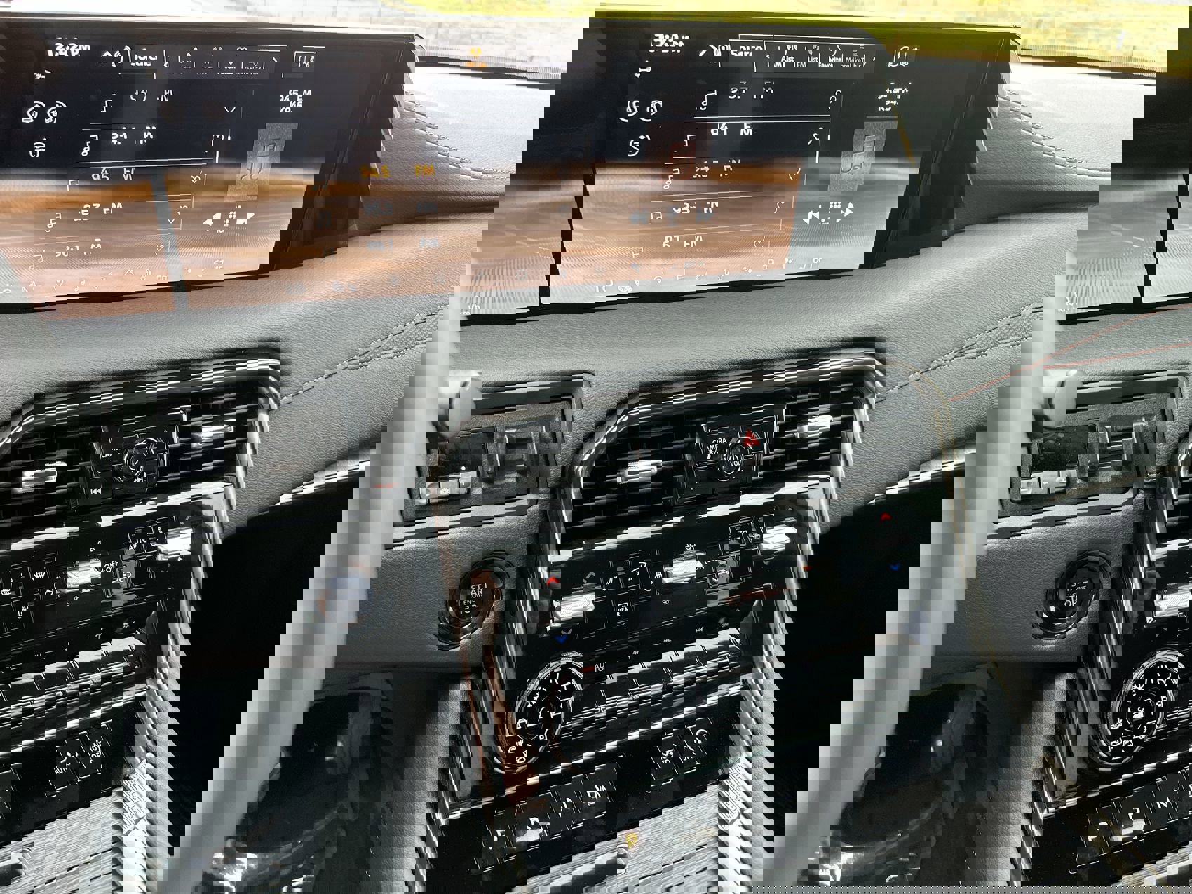 Used 2025 Nissan Armada PRO-4X image 16