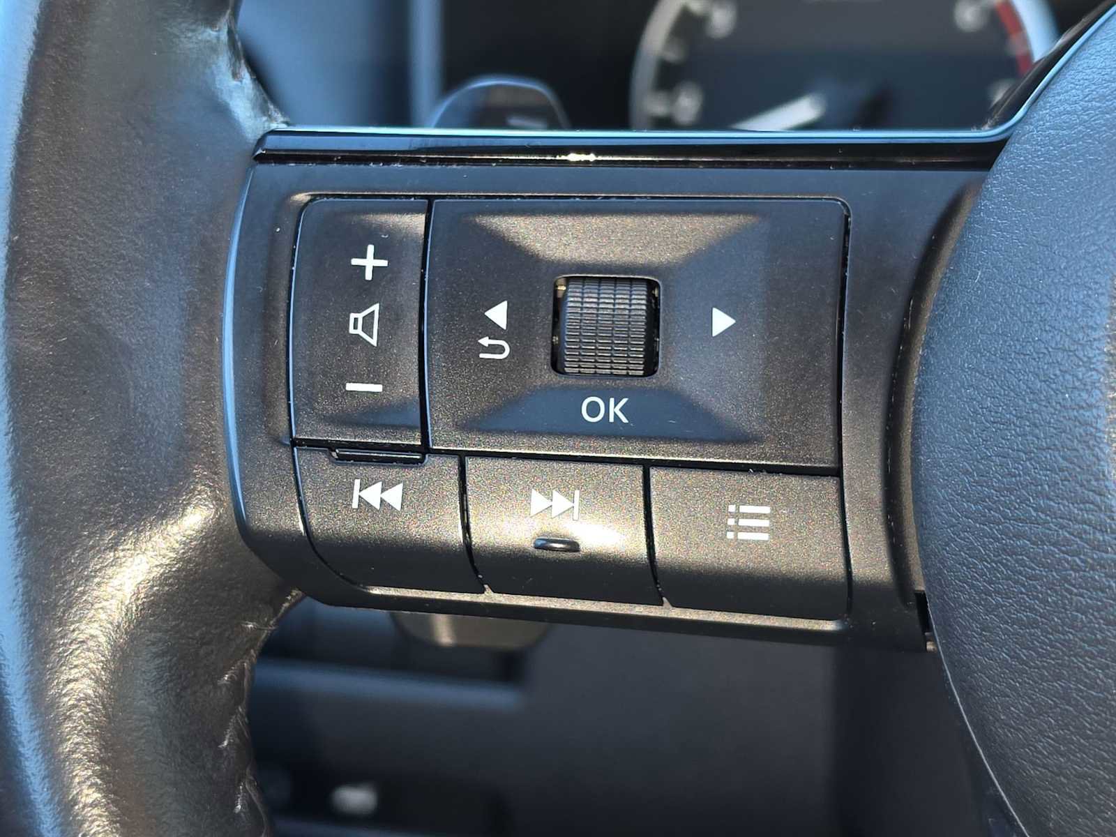 Used 2023 Nissan Rogue SL image 27