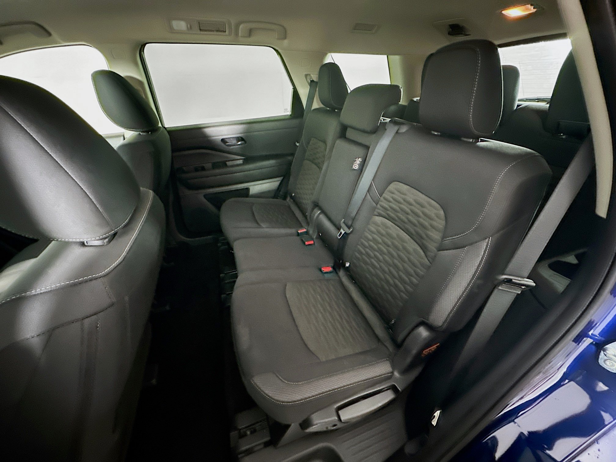 Used 2025 Nissan Pathfinder SV AWD/4WD image 27