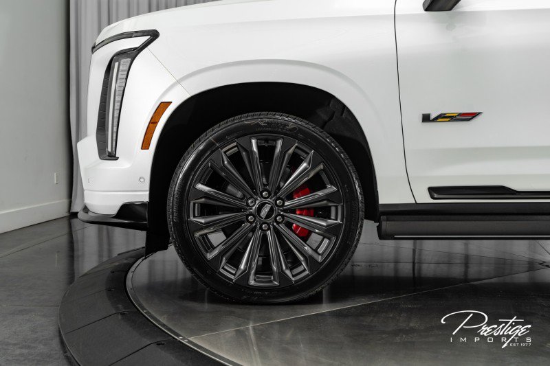 Used 2025 Cadillac Escalade ESV V image 8