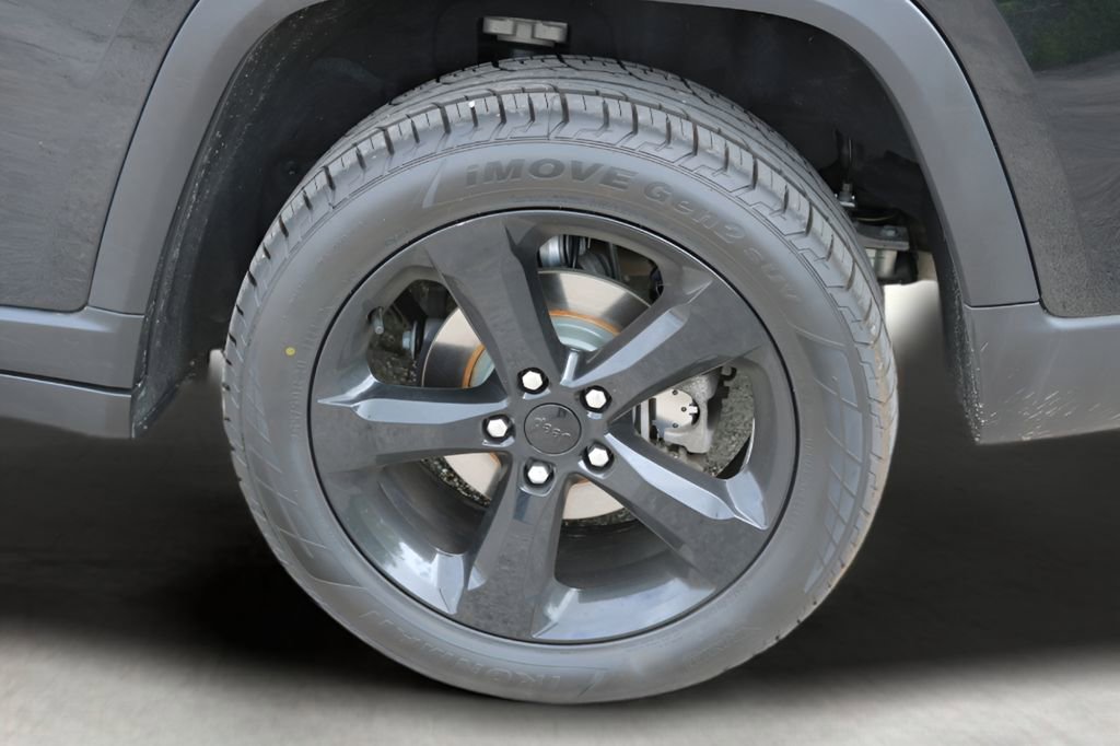 Used 2023 Jeep Grand Cherokee Altitude AWD/4WD image 9