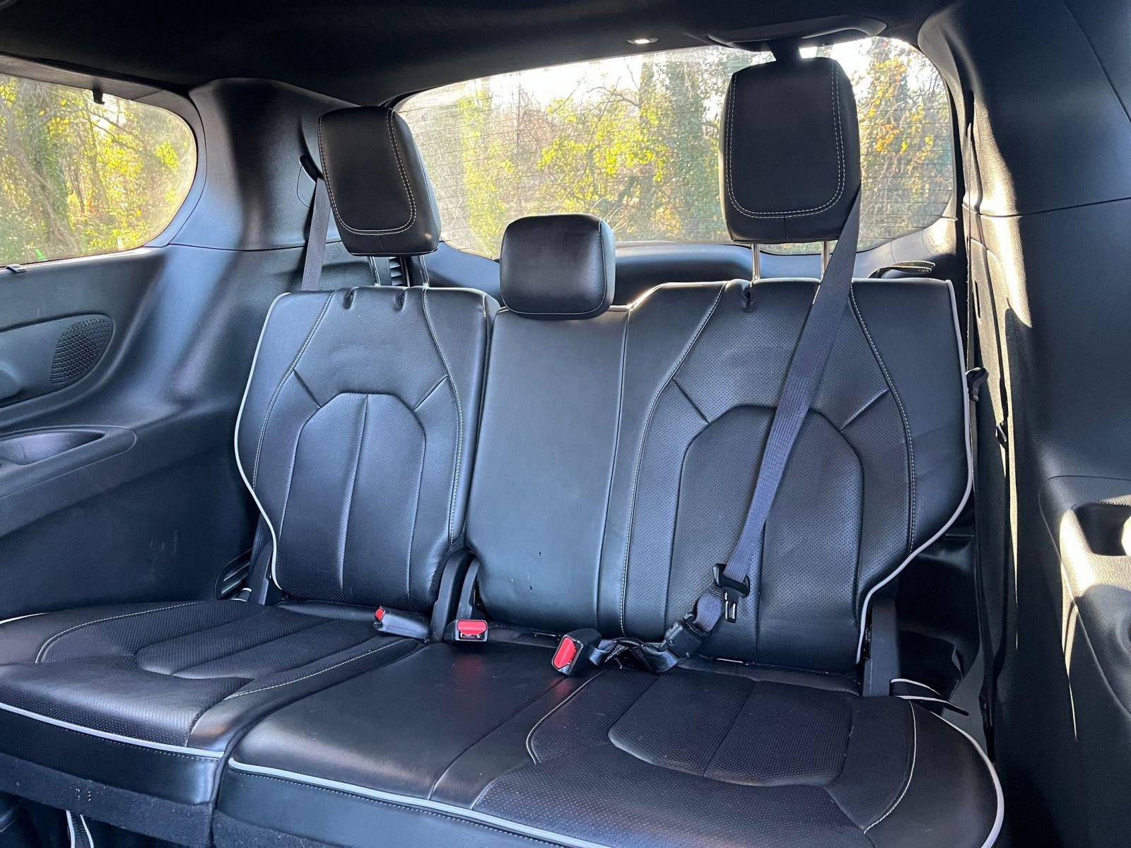 Used 2025 Chrysler Pacifica Limited image 41