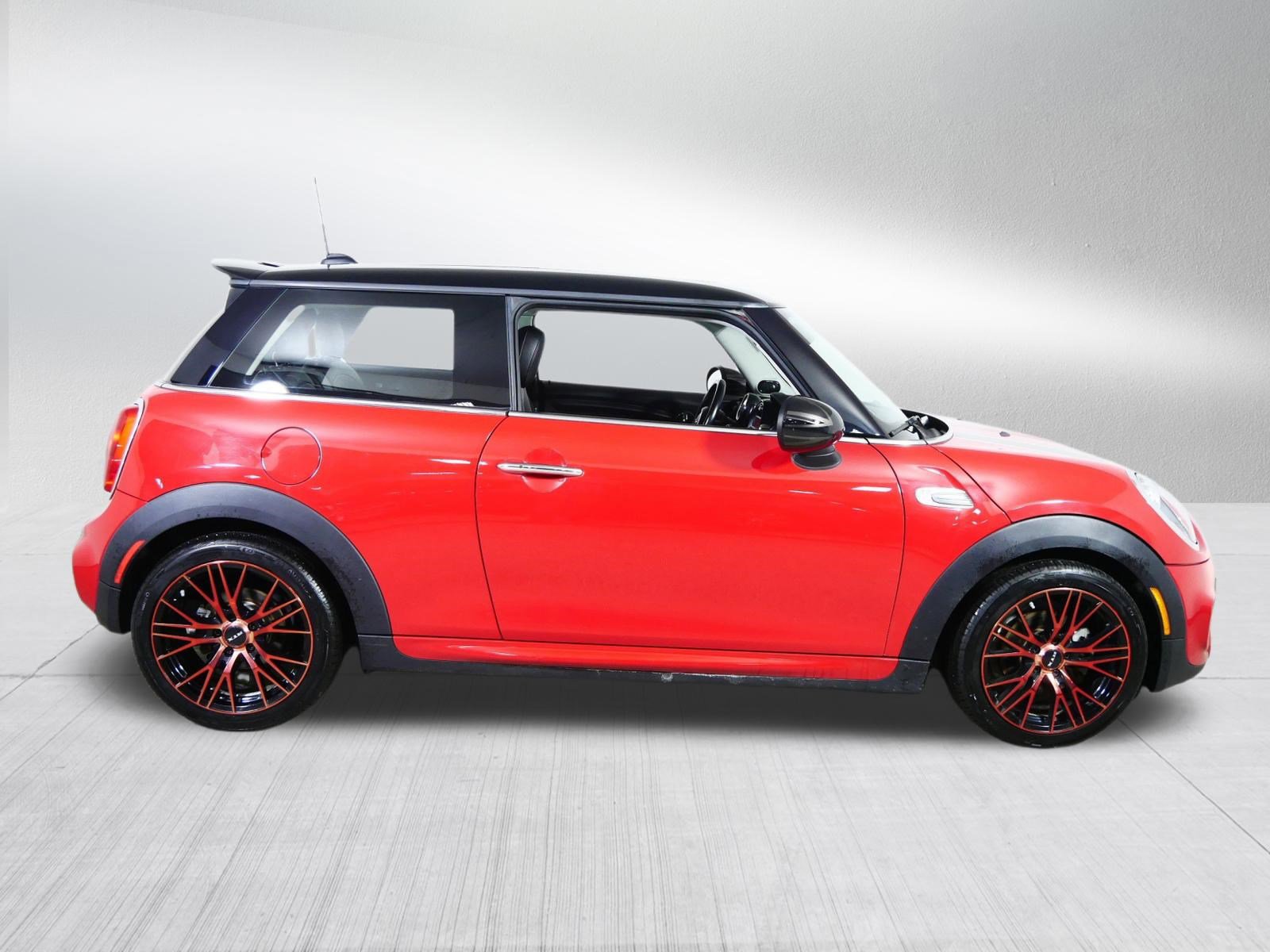 Used 2015 MINI Cooper 2-Door Hardtop image 8