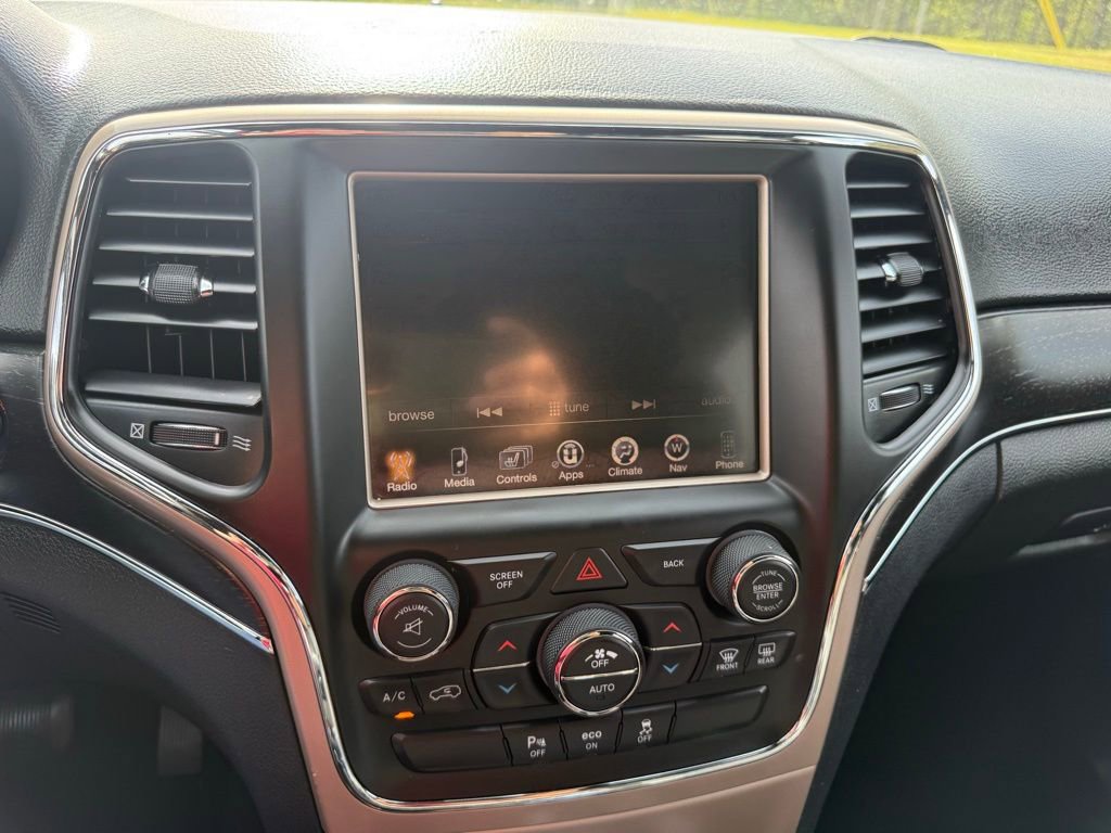 Used 2015 Jeep Grand Cherokee Limited w/ Luxury Group II image 18