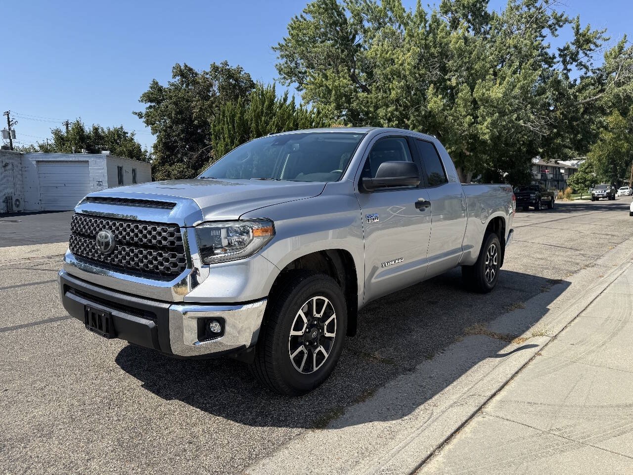 Used 2018 Toyota Tundra SR5 w/ TRD Off Road Package AWD/4WD image 3
