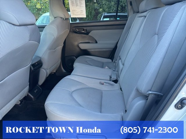 Used 2022 Toyota Highlander LE image 22