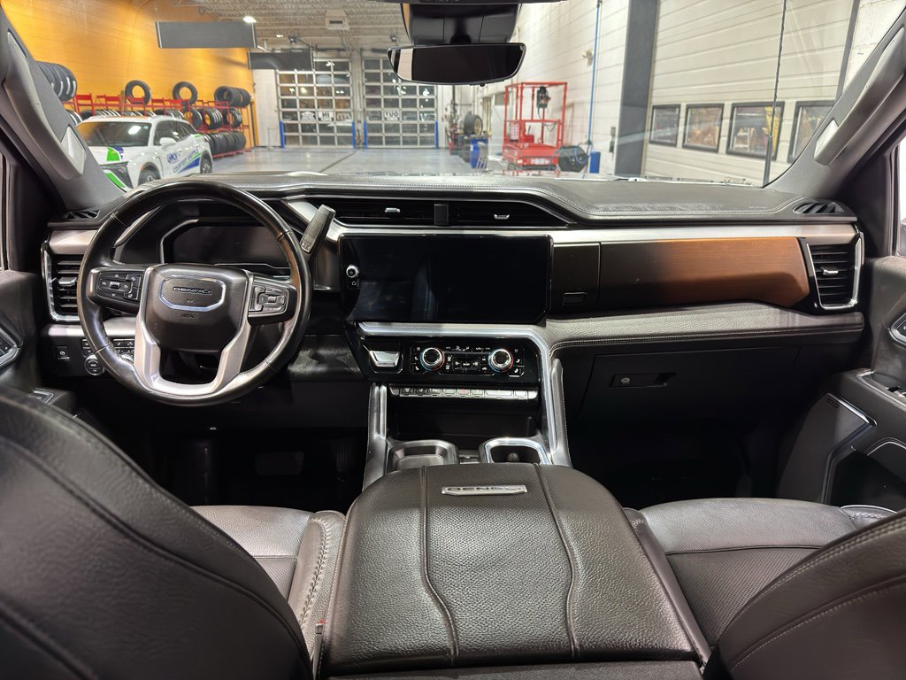 Used 2025 GMC Sierra 3500 Denali w/ Denali Reserve Package image 16