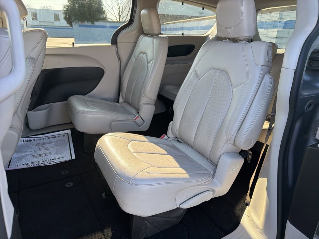 Used 2018 Chrysler Pacifica Touring-L Plus w/ Tire & Wheel Group image 20