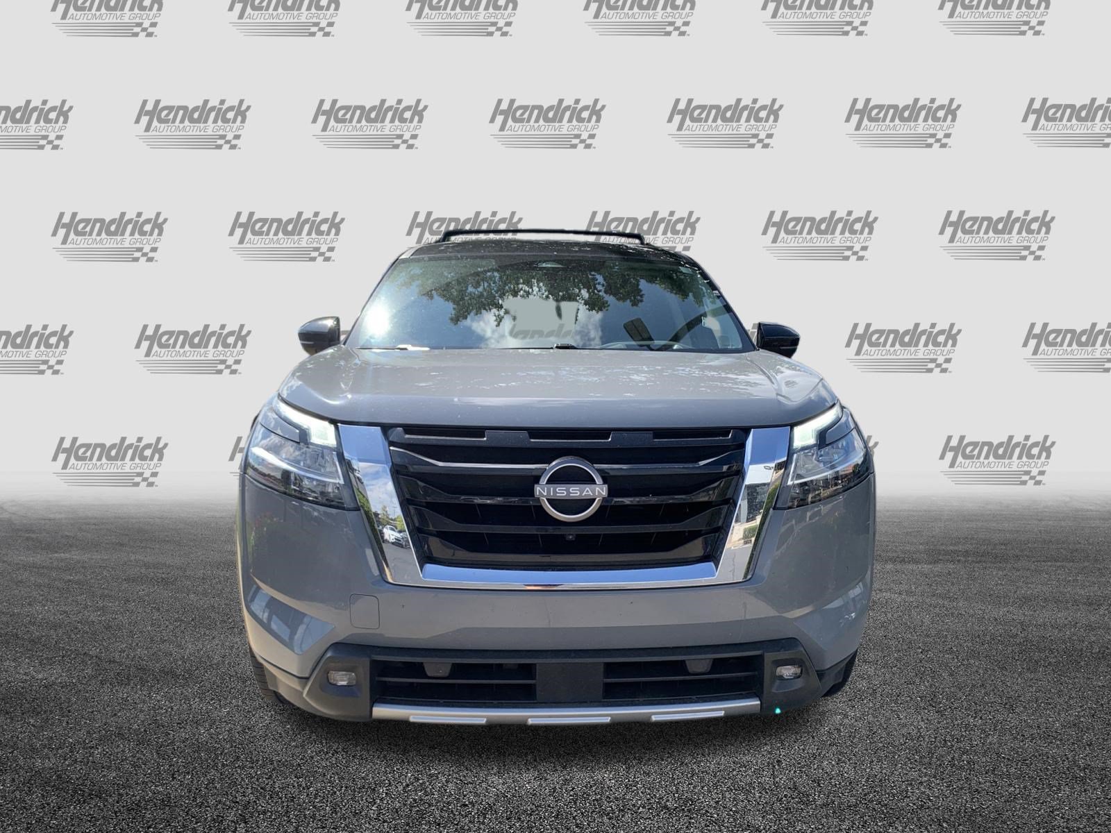 Used 2022 Nissan Pathfinder Platinum w/ Cargo Package FWD image 3