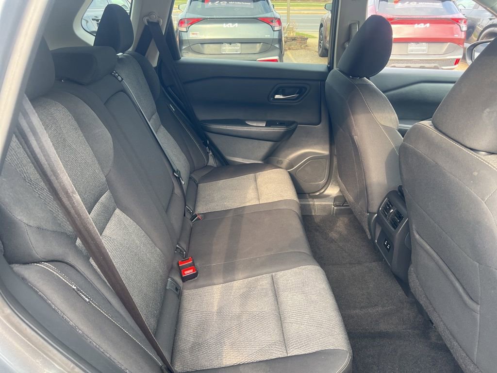 Used 2024 Nissan Rogue SV image 14