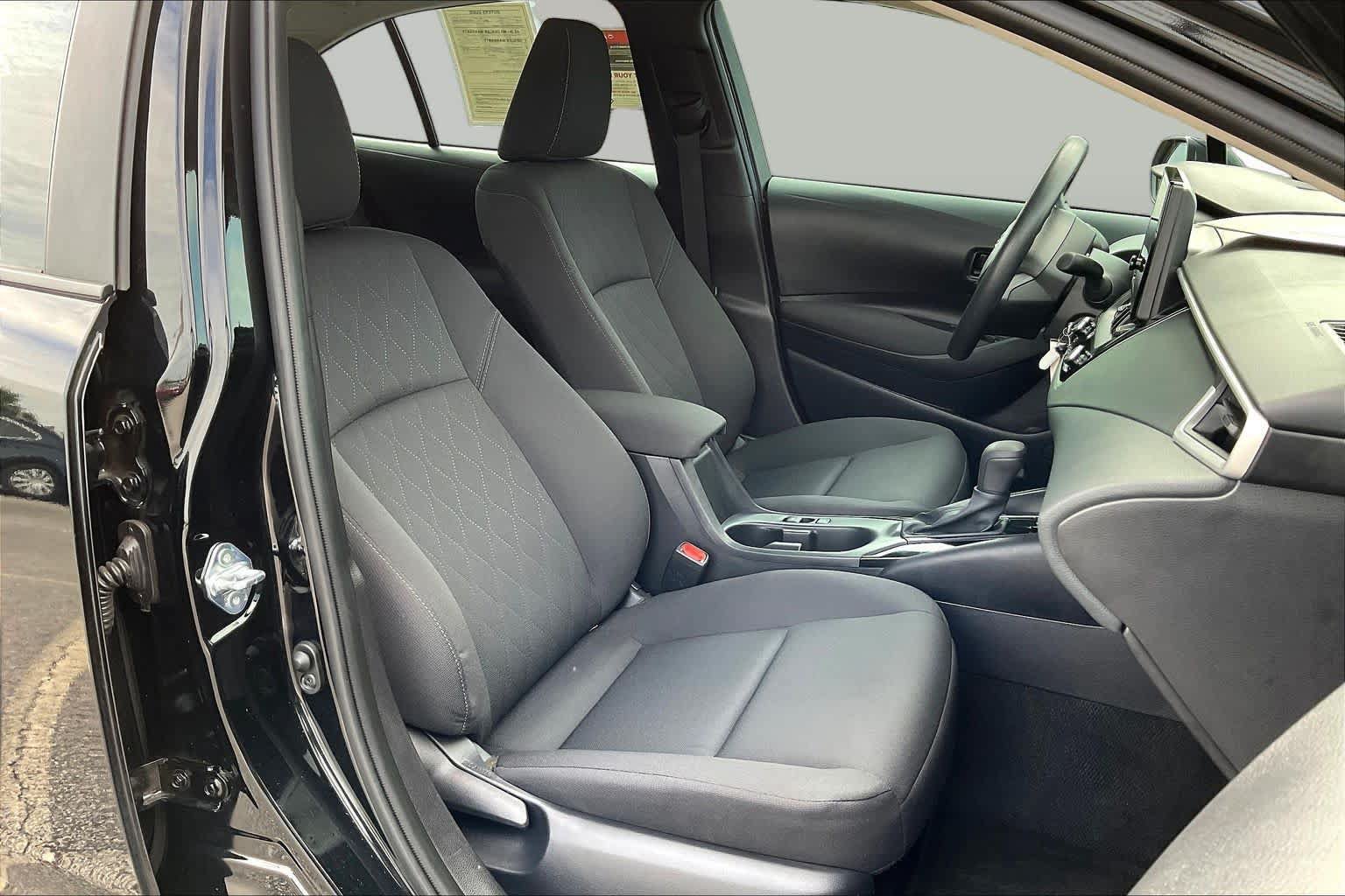 Used 2025 Toyota Corolla LE FWD image 9