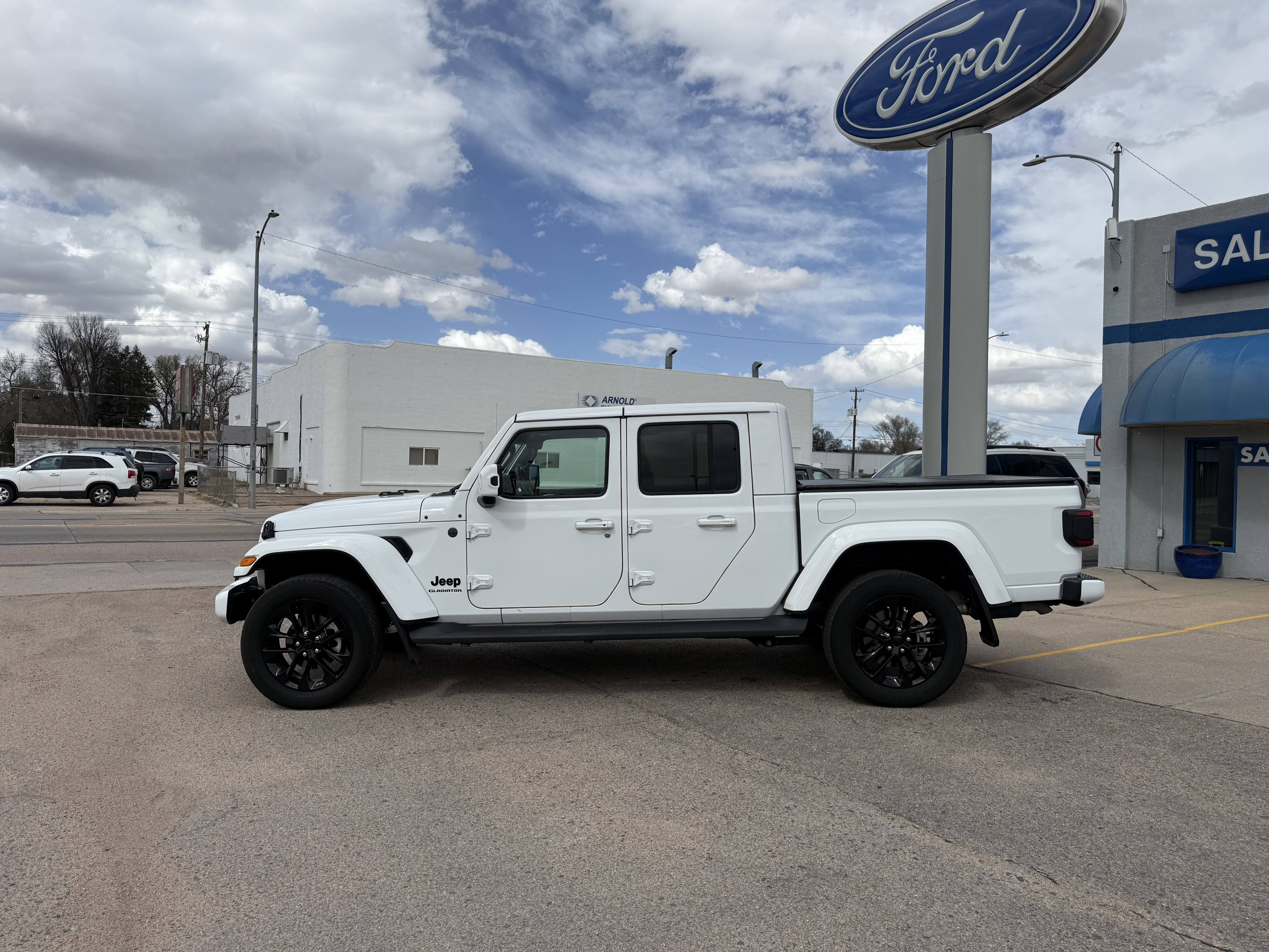 Used 2021 Jeep Gladiator Overland AWD/4WD image 11