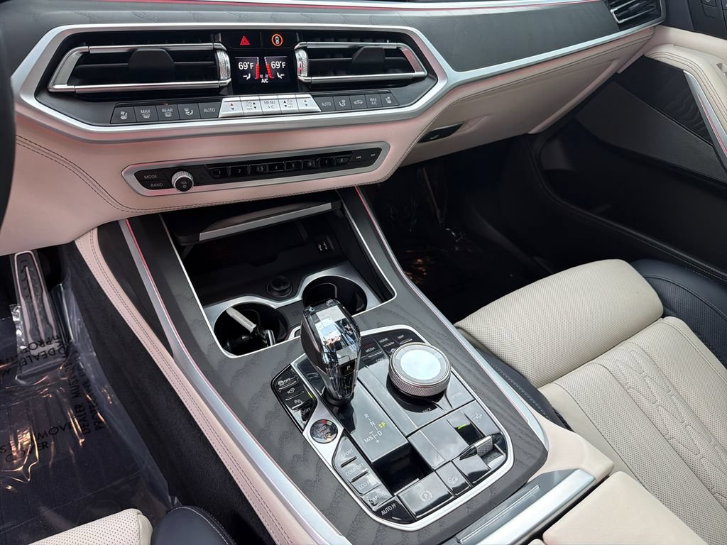 Used 2022 BMW X7 M50i w/ Dynamic Handling Package AWD/4WD image 31