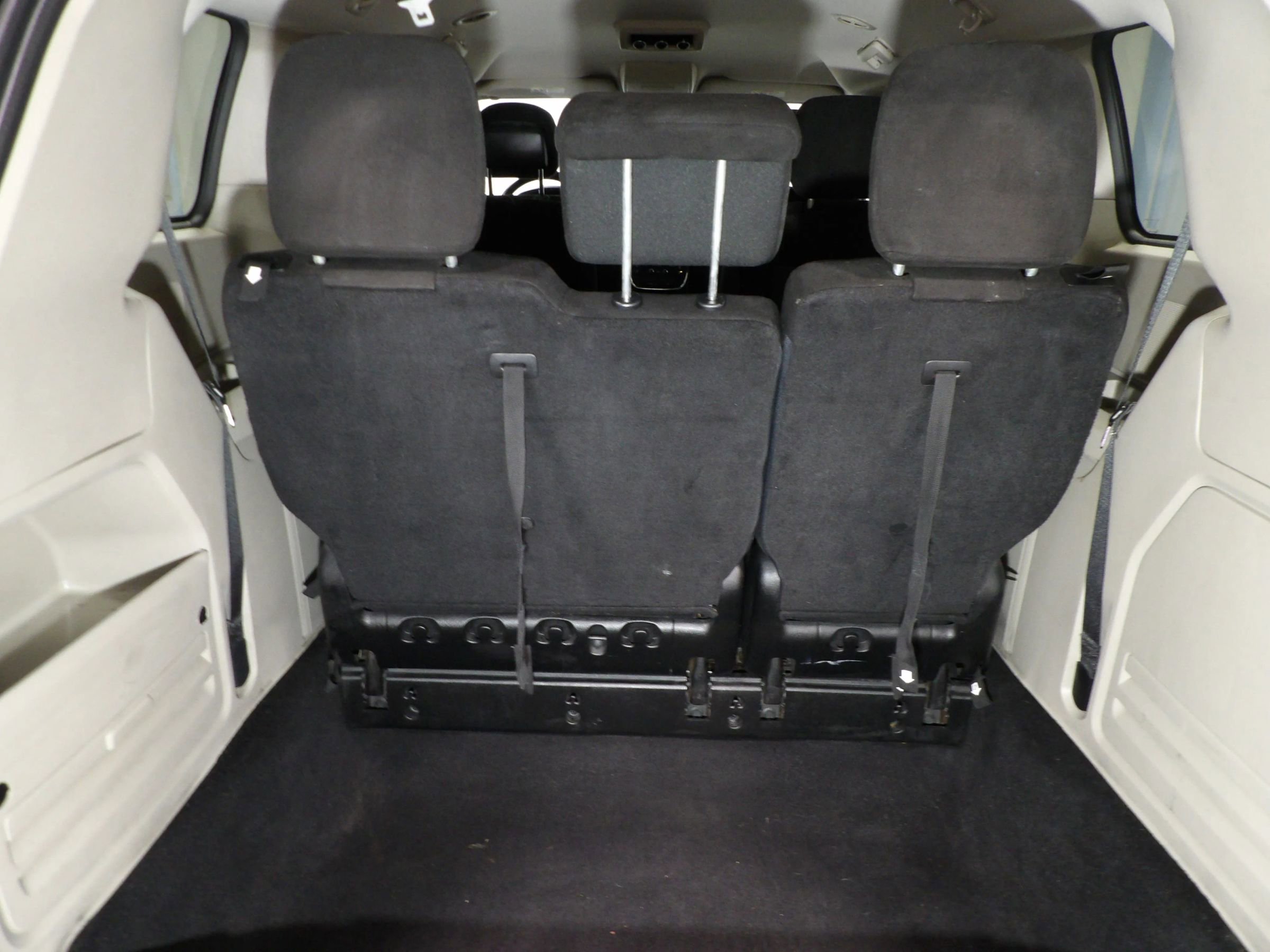 Used 2013 Dodge Grand Caravan SXT image 13