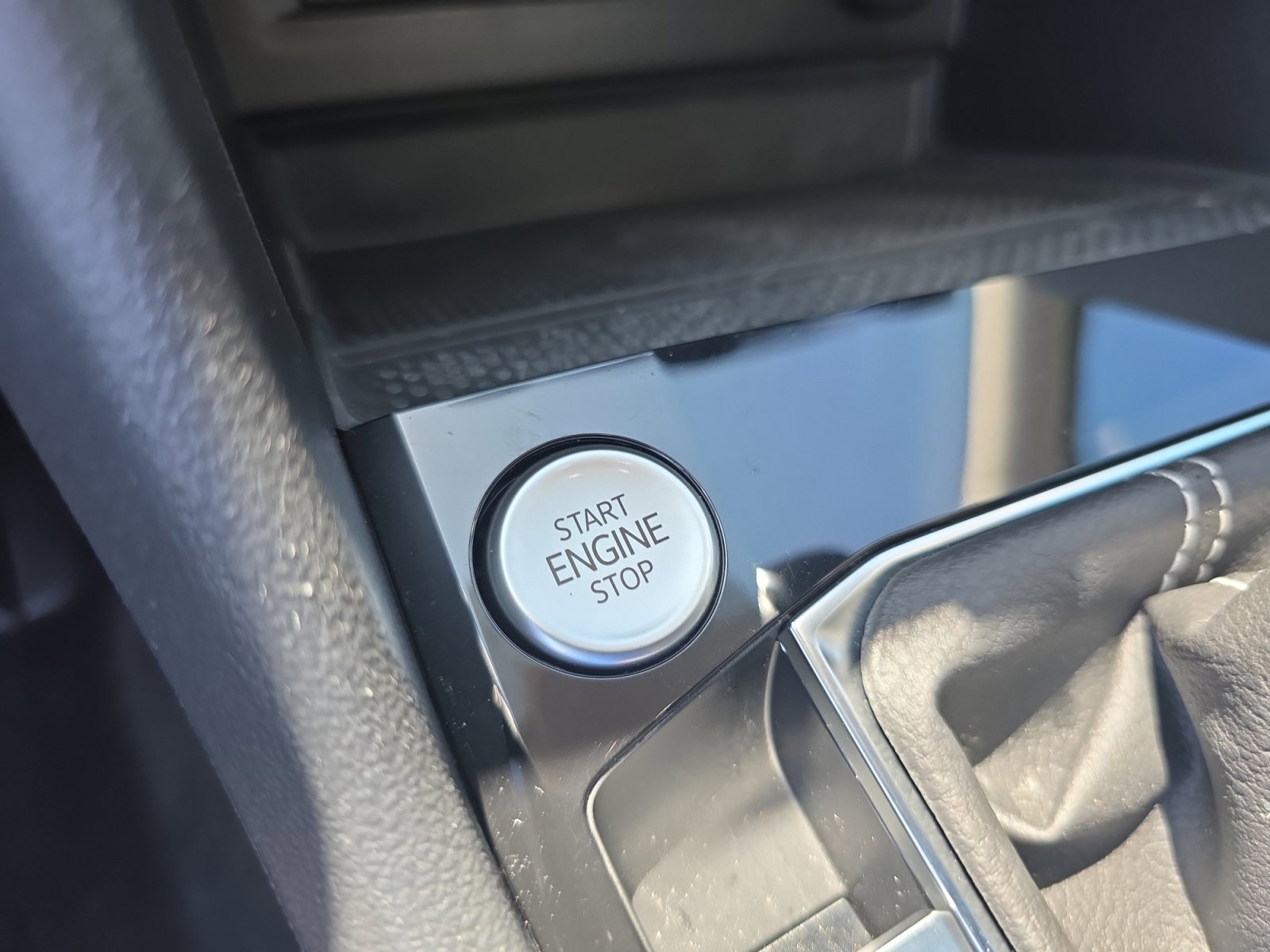 Certified 2024 Volkswagen Taos SE FWD image 30