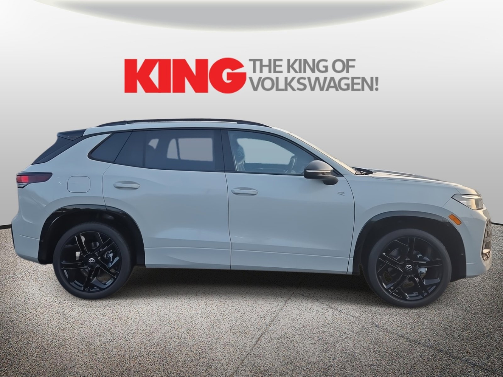 New 2026 Volkswagen Tiguan SE R-Line image 2