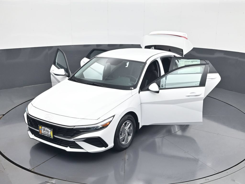 New 2026 Hyundai Elantra SE FWD image 30