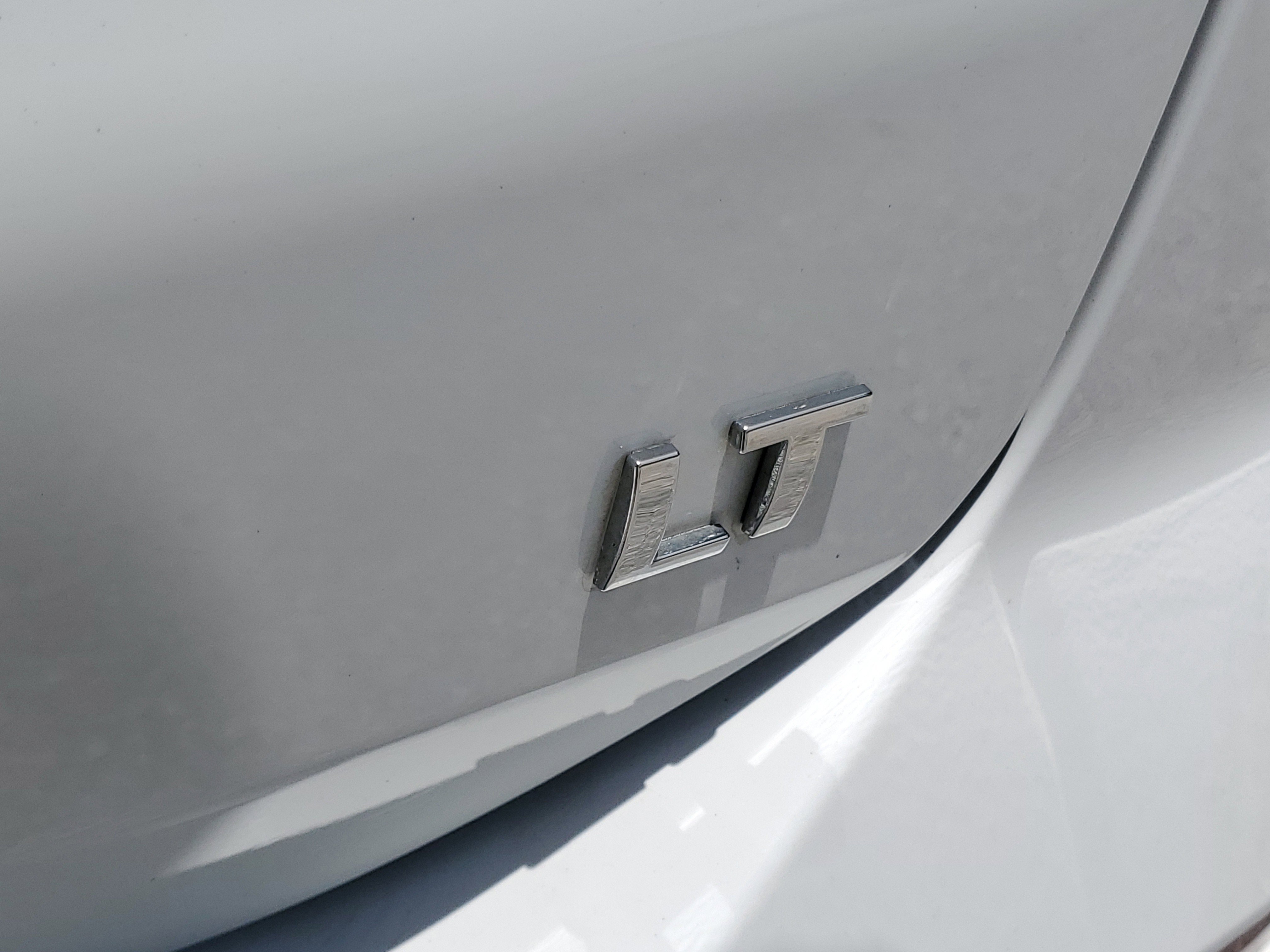 Used 2020 Chevrolet Equinox LT w/ LPO, Floor Liner Package image 9