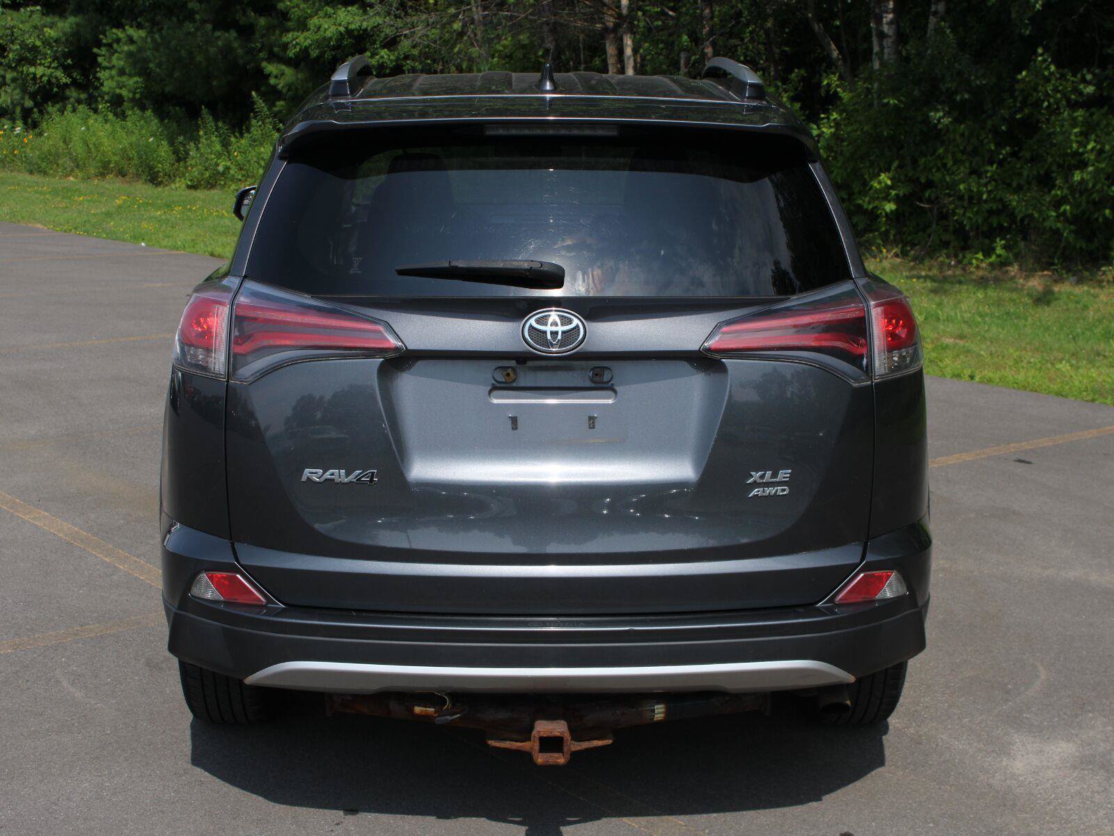 Used 2016 Toyota RAV4 XLE AWD/4WD image 6